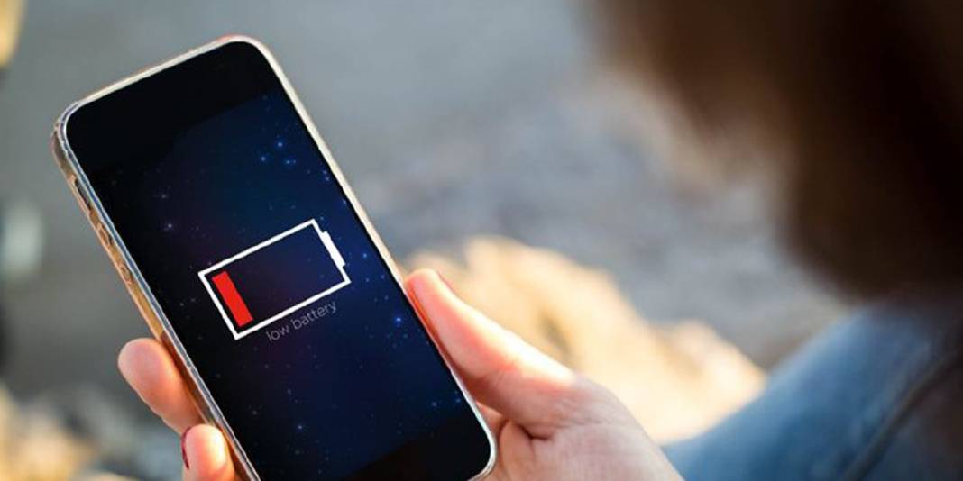 Herkes bilmeden bu hatayı yapıyor, akıllı telefonunun ömrünü kısaltıyor! Pil hatasına dikkat: 5 yıl birden kısaltıyor 4